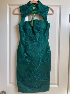 Sleeveless Emerald Embroidered Midi Dress with Tassel Accent